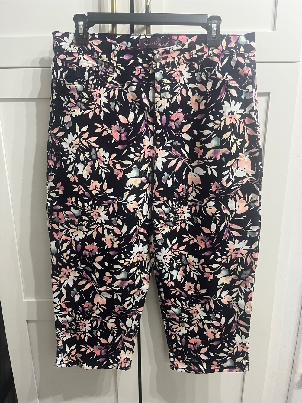 Gloria Vanderbilt Black Capris with Pink & Cream Floral Print